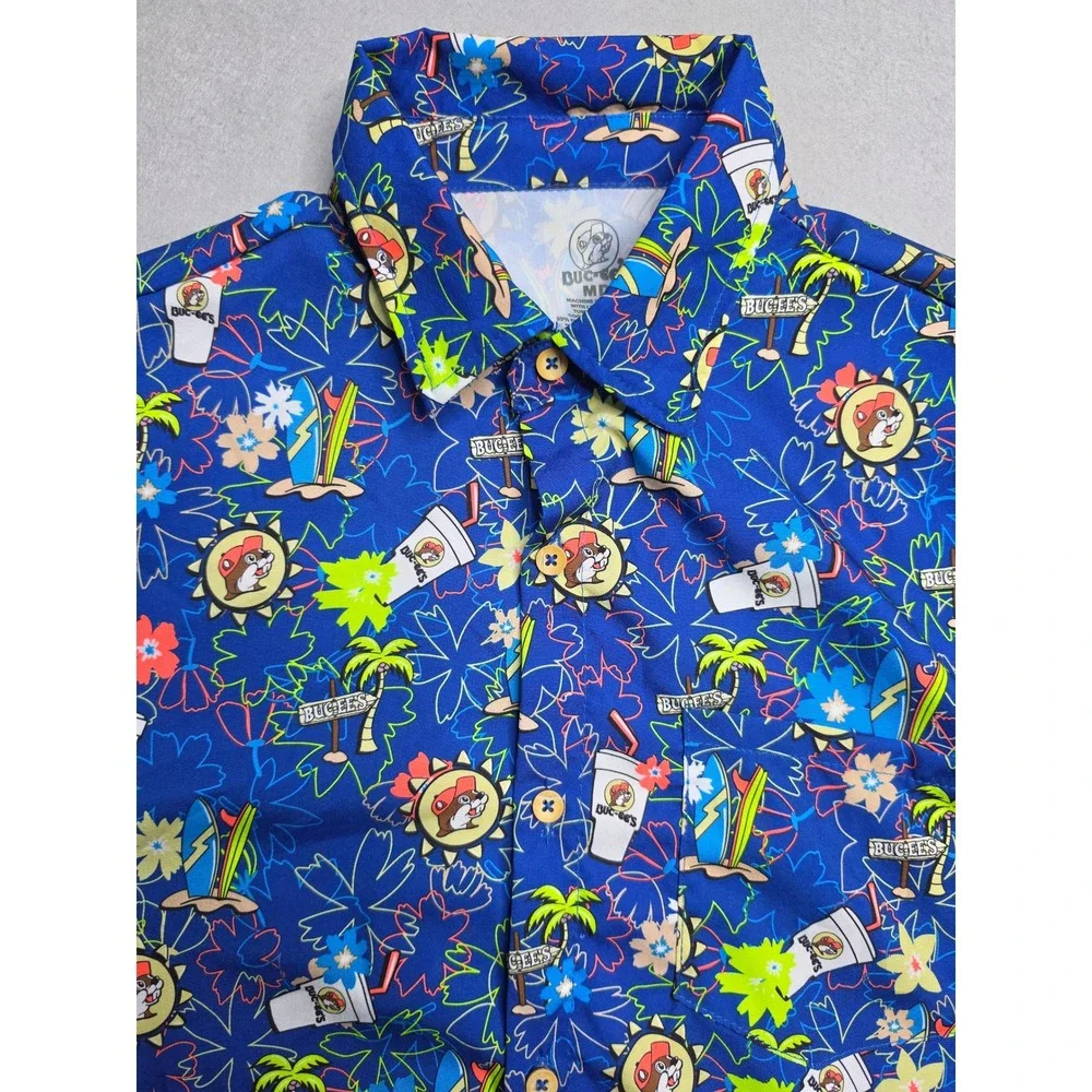 Buc-ees Shirt Men's Medium Blue Allover Print Stretch Short Sleeve Button-Up NWT - Picture 2 of 7